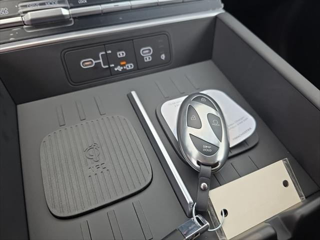 Hyundai Santa Fe Vehicle Full-screen Gallery Image 19