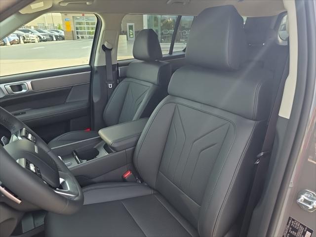 Hyundai Santa Fe Vehicle Full-screen Gallery Image 23