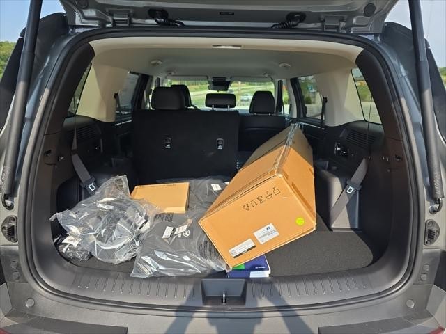 Hyundai Santa Fe Vehicle Full-screen Gallery Image 27