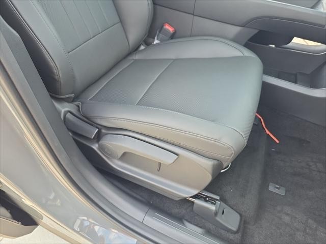 Hyundai Santa Fe Vehicle Full-screen Gallery Image 28