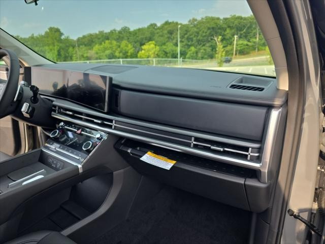 Hyundai Santa Fe Vehicle Full-screen Gallery Image 29