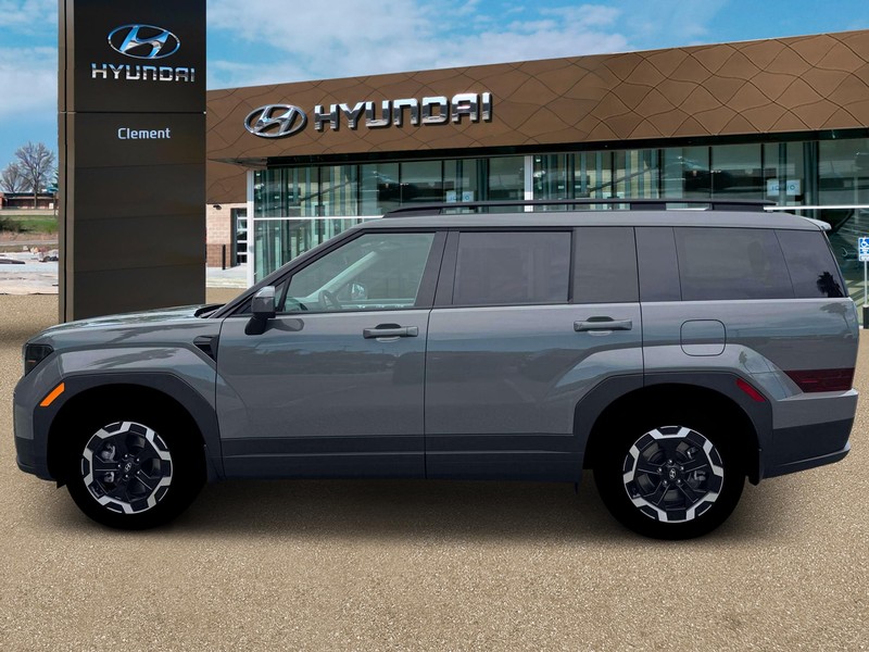 Hyundai Santa Fe Vehicle Full-screen Gallery Image 3