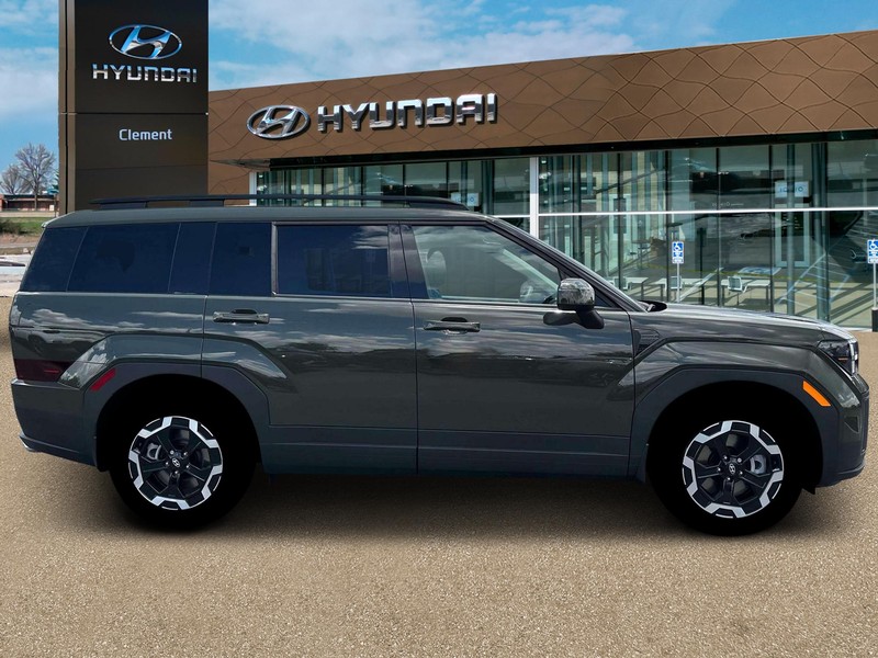 Hyundai Santa Fe Vehicle Full-screen Gallery Image 15