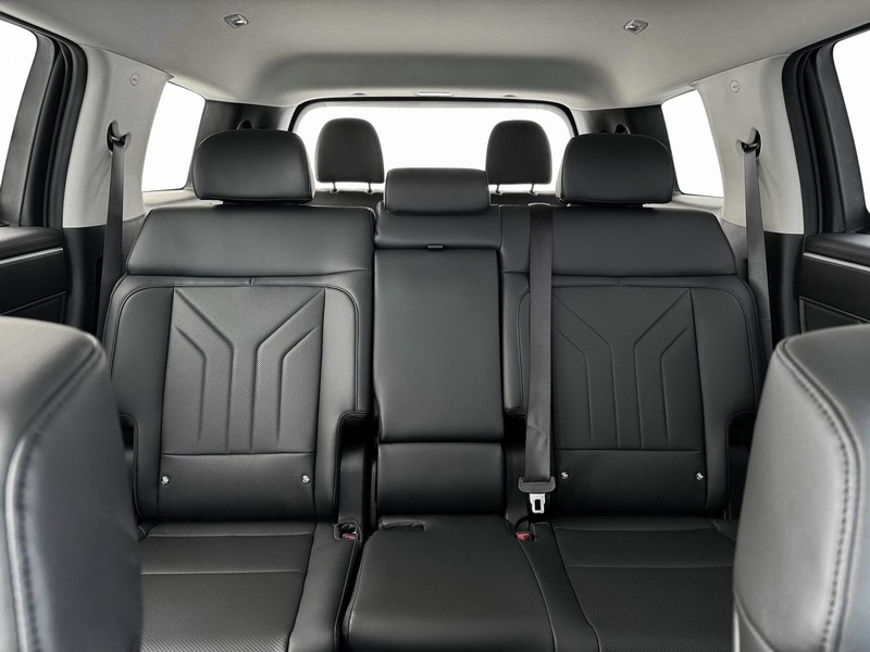 Hyundai Santa Fe Vehicle Full-screen Gallery Image 23