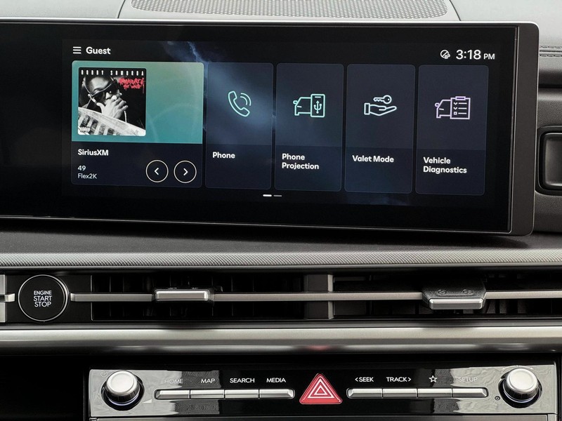 Hyundai Santa Fe Vehicle Full-screen Gallery Image 26