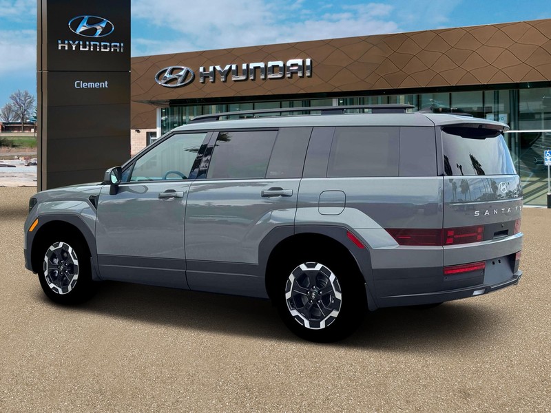 Hyundai Santa Fe Vehicle Full-screen Gallery Image 4