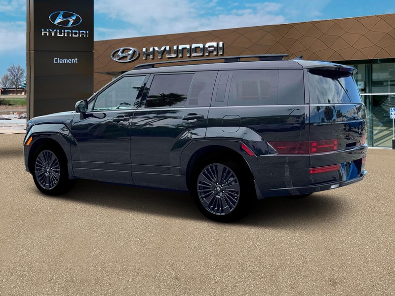 Hyundai Santa Fe Hybrid Vehicle Full-screen Gallery Image 4