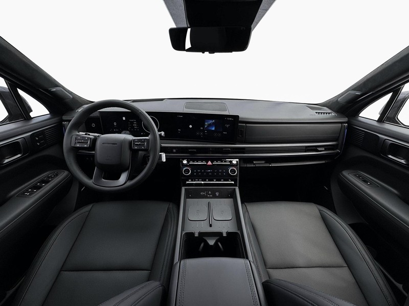 Hyundai Santa Fe Hybrid Vehicle Full-screen Gallery Image 13