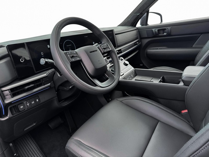 Hyundai Santa Fe Hybrid Vehicle Full-screen Gallery Image 14