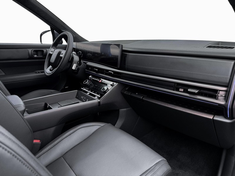 Hyundai Santa Fe Hybrid Vehicle Full-screen Gallery Image 15