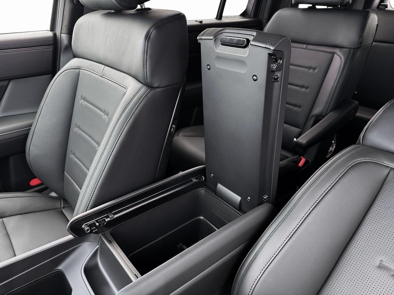 Hyundai Santa Fe Hybrid Vehicle Full-screen Gallery Image 19