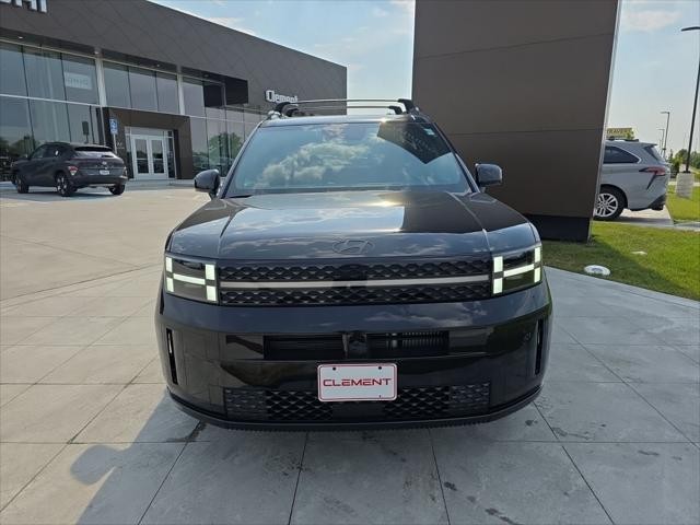 Hyundai Santa Fe Hybrid Vehicle Full-screen Gallery Image 2