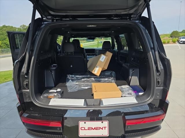 Hyundai Santa Fe Hybrid Vehicle Full-screen Gallery Image 9