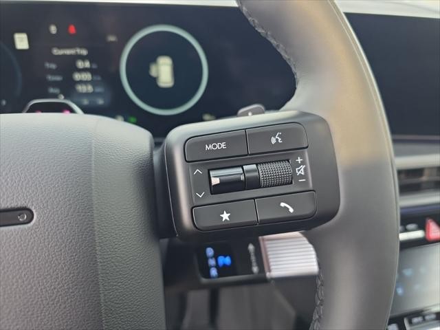 Hyundai Santa Fe Hybrid Vehicle Full-screen Gallery Image 13