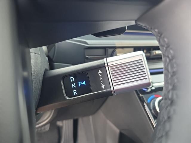 Hyundai Santa Fe Hybrid Vehicle Full-screen Gallery Image 14