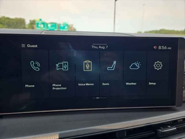 Hyundai Santa Fe Hybrid Vehicle Full-screen Gallery Image 17