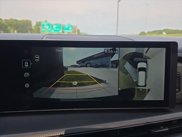 Hyundai Santa Fe Hybrid Vehicle Full-screen Gallery Image 18