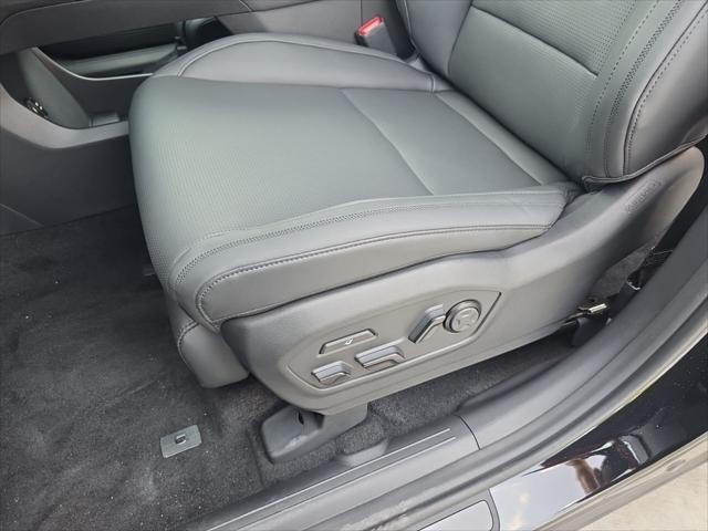 Hyundai Santa Fe Hybrid Vehicle Full-screen Gallery Image 25