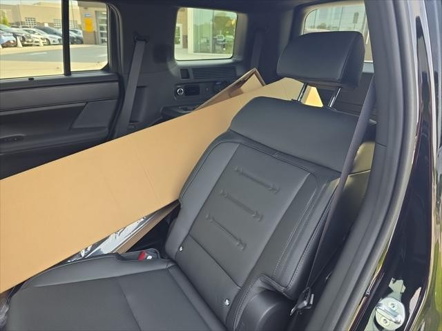 Hyundai Santa Fe Hybrid Vehicle Full-screen Gallery Image 29