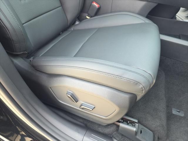 Hyundai Santa Fe Hybrid Vehicle Full-screen Gallery Image 30