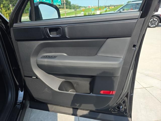 Hyundai Santa Fe Hybrid Vehicle Full-screen Gallery Image 32