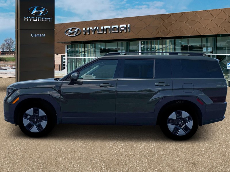 Hyundai Santa Fe Hybrid Vehicle Full-screen Gallery Image 3