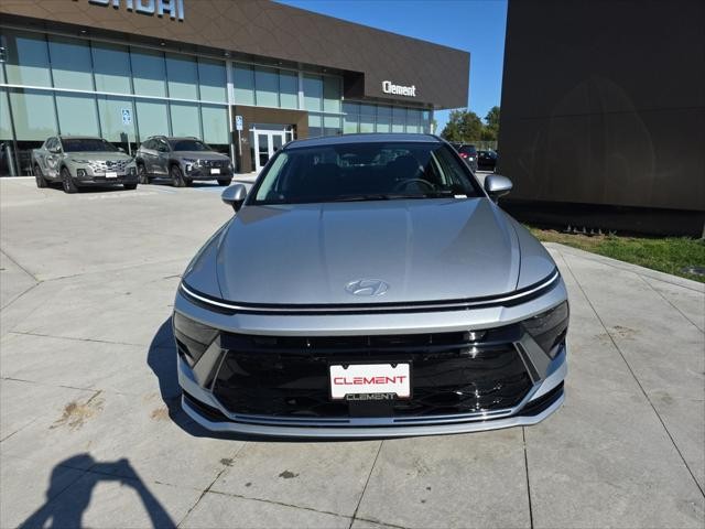 Hyundai Sonata Vehicle Full-screen Gallery Image 2