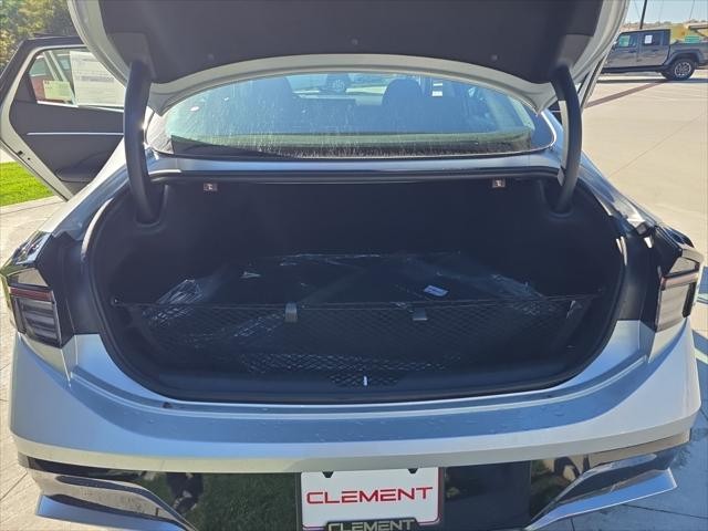 Hyundai Sonata Vehicle Full-screen Gallery Image 9