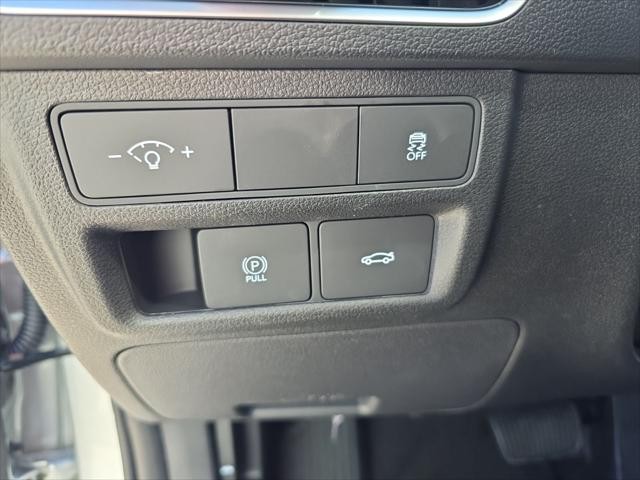 Hyundai Sonata Vehicle Full-screen Gallery Image 11