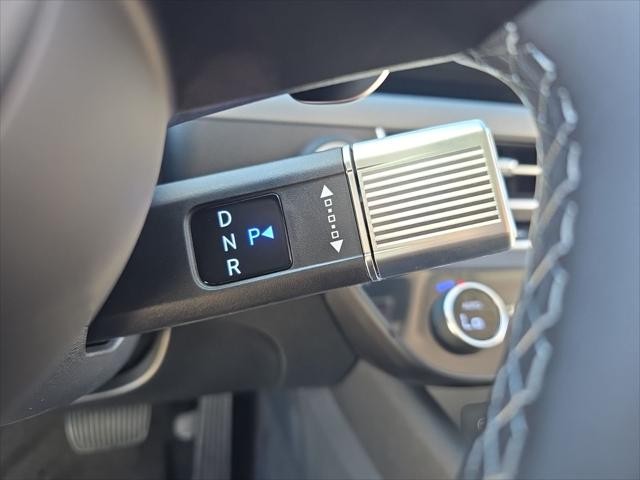 Hyundai Sonata Vehicle Full-screen Gallery Image 15