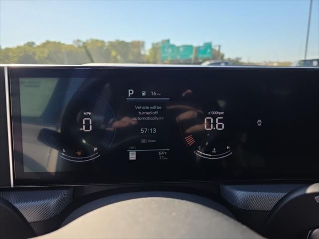 Hyundai Sonata Vehicle Full-screen Gallery Image 16