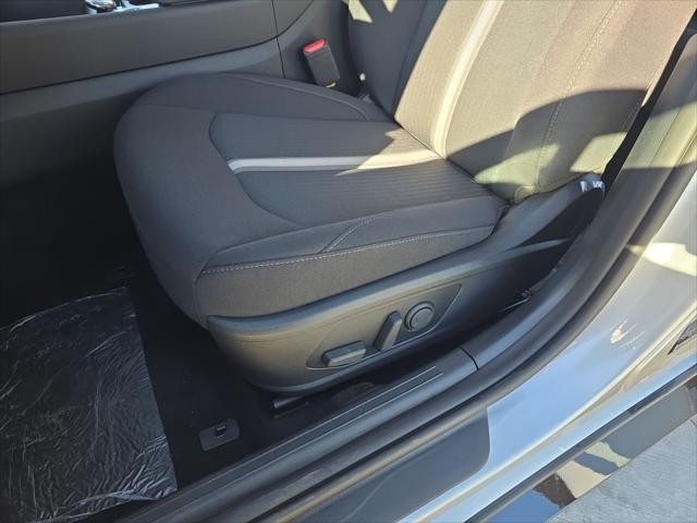 Hyundai Sonata Vehicle Full-screen Gallery Image 24