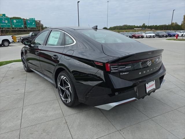 Hyundai Sonata Vehicle Full-screen Gallery Image 8