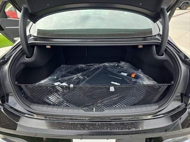 Hyundai Sonata Vehicle Full-screen Gallery Image 9