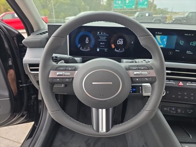 Hyundai Sonata Vehicle Full-screen Gallery Image 12