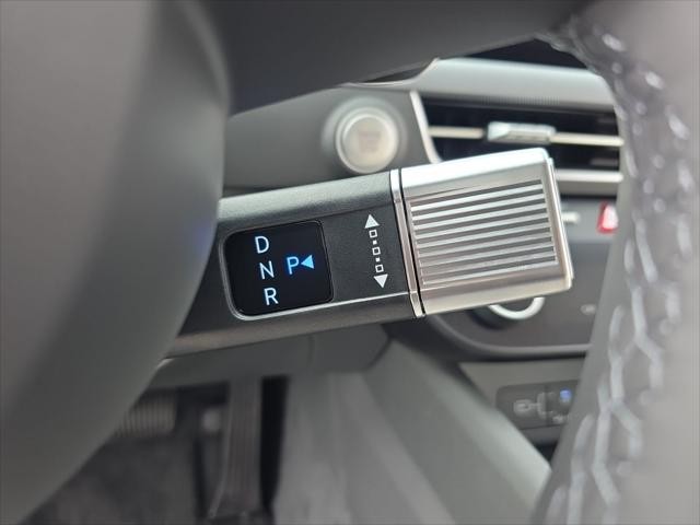 Hyundai Sonata Vehicle Full-screen Gallery Image 15