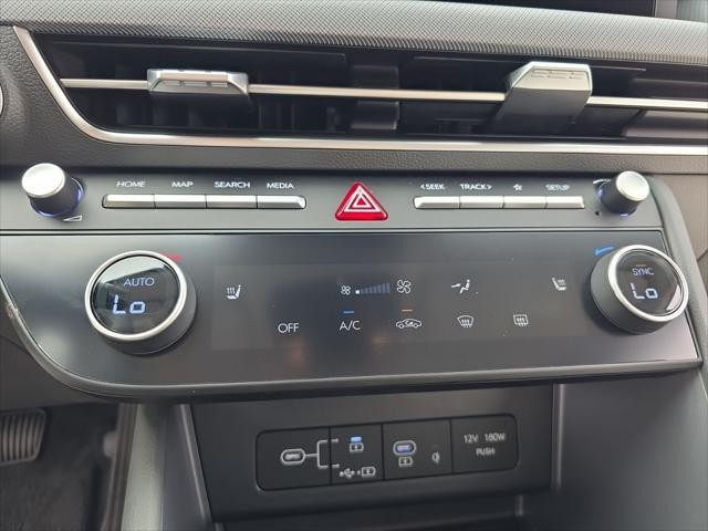 Hyundai Sonata Vehicle Full-screen Gallery Image 20