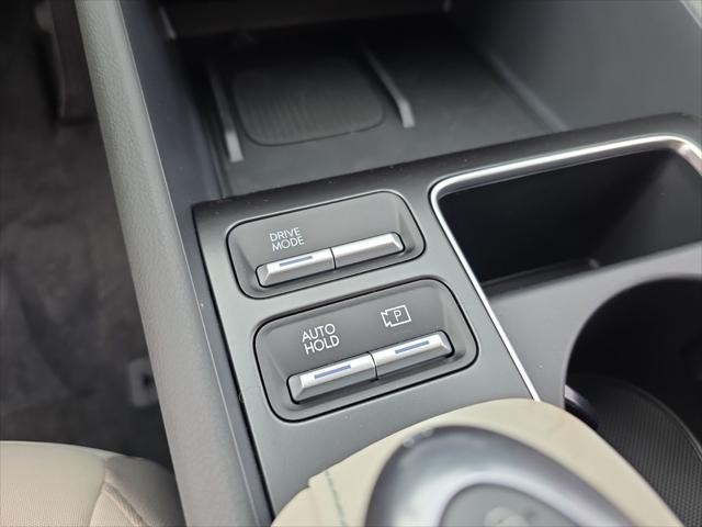 Hyundai Sonata Vehicle Full-screen Gallery Image 23