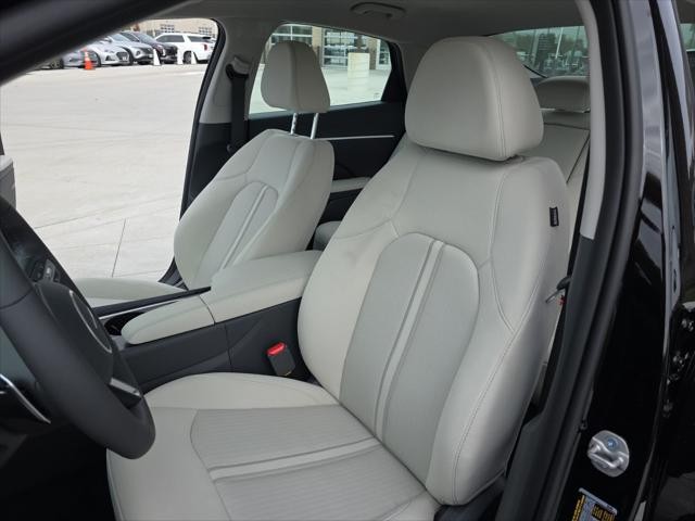 Hyundai Sonata Vehicle Full-screen Gallery Image 27