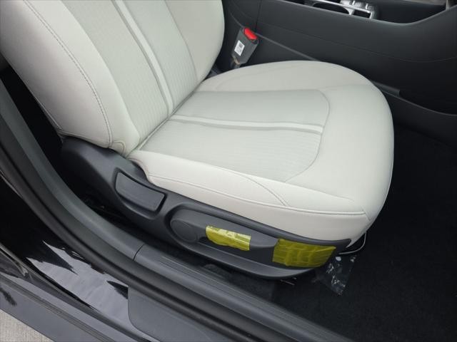 Hyundai Sonata Vehicle Full-screen Gallery Image 31