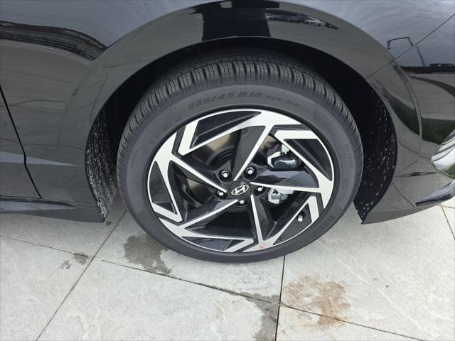 Hyundai Sonata Vehicle Full-screen Gallery Image 34