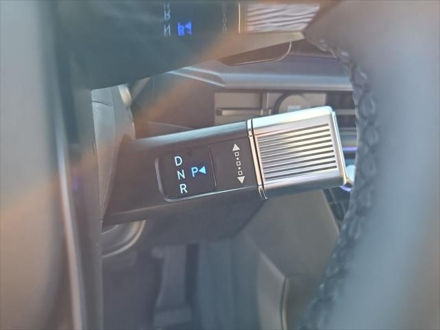 Hyundai Santa Fe Vehicle Full-screen Gallery Image 15