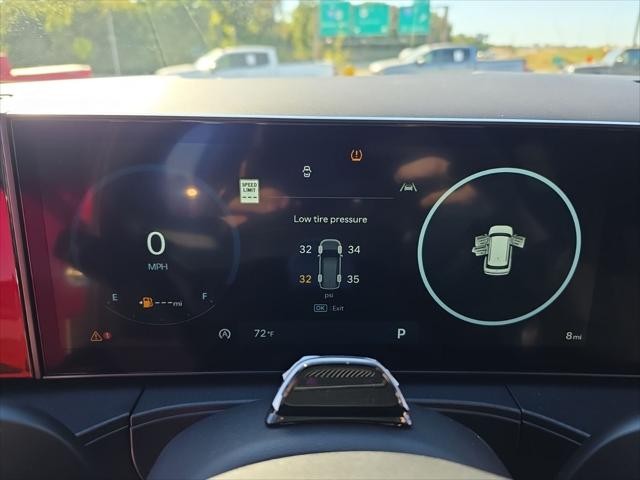 Hyundai Santa Fe Vehicle Full-screen Gallery Image 16