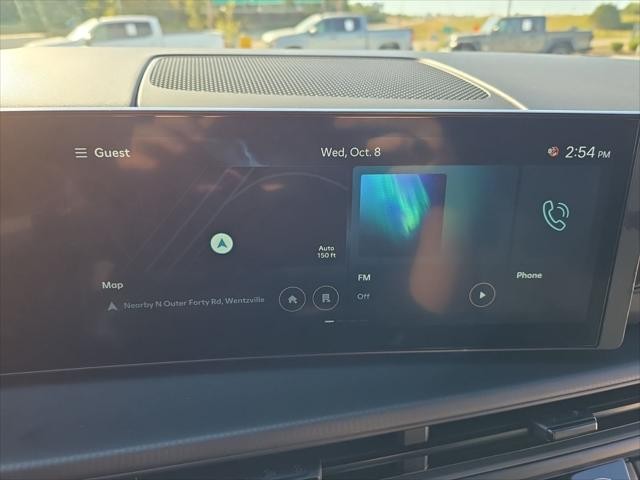 Hyundai Santa Fe Vehicle Full-screen Gallery Image 17