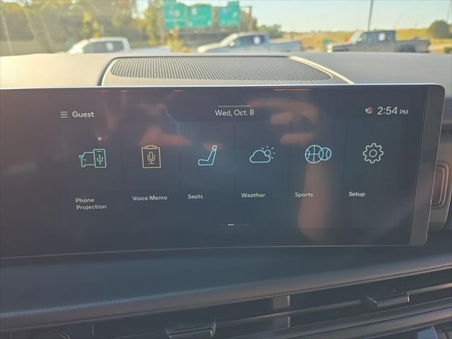 Hyundai Santa Fe Vehicle Full-screen Gallery Image 18