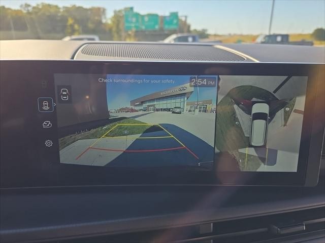 Hyundai Santa Fe Vehicle Full-screen Gallery Image 19