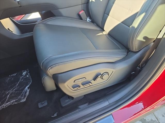 Hyundai Santa Fe Vehicle Full-screen Gallery Image 26