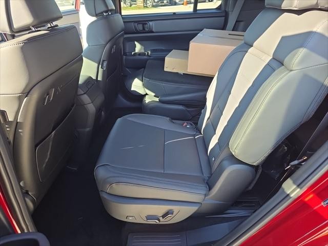 Hyundai Santa Fe Vehicle Full-screen Gallery Image 29