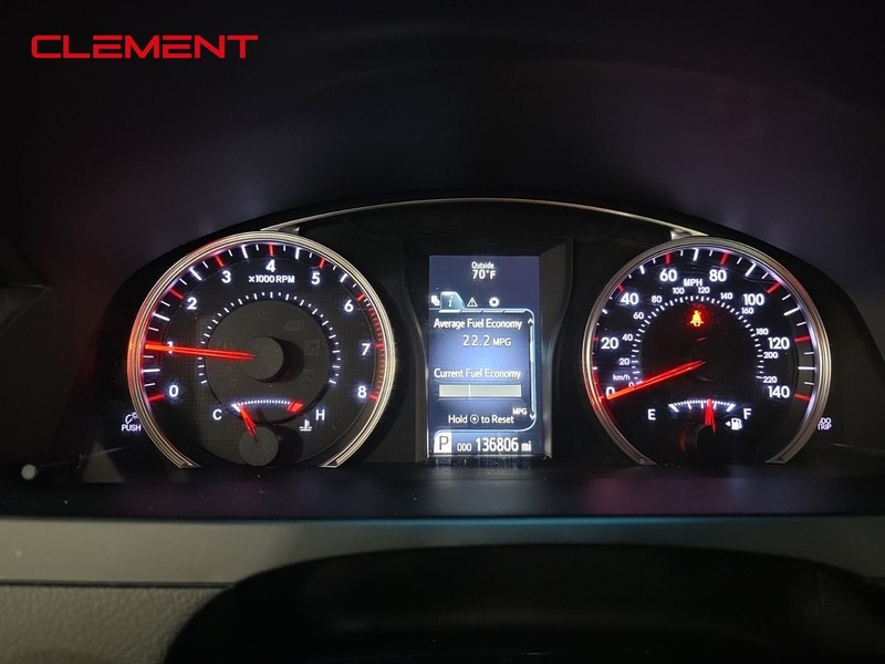 Toyota Camry Vehicle Full-screen Gallery Image 17