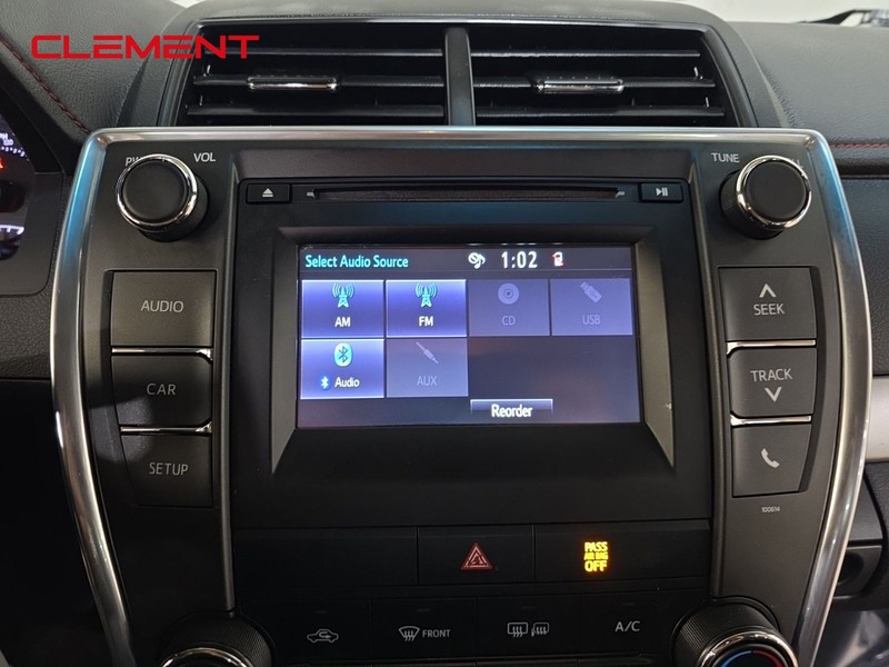 Toyota Camry Vehicle Full-screen Gallery Image 18